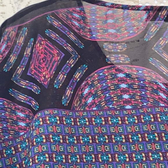 Jessica Simpson Abstract Geometric Print Semi Sheer Pull Over Caftan - Picture 6 of 11